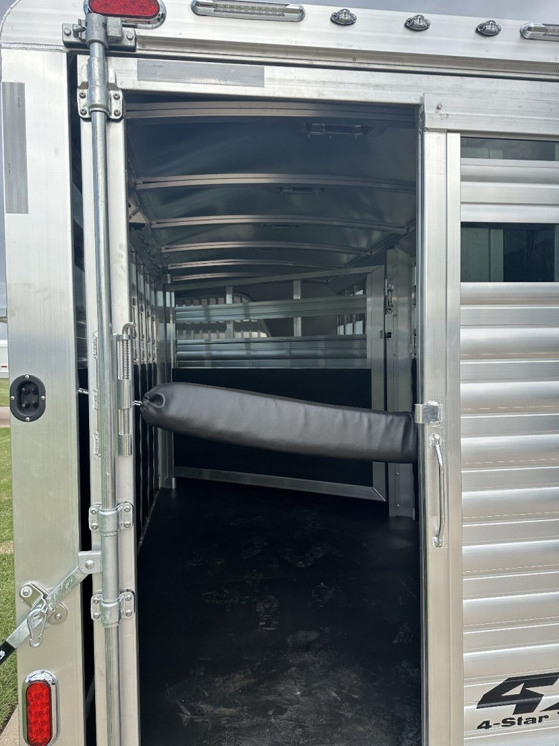 Trailer Photo 12