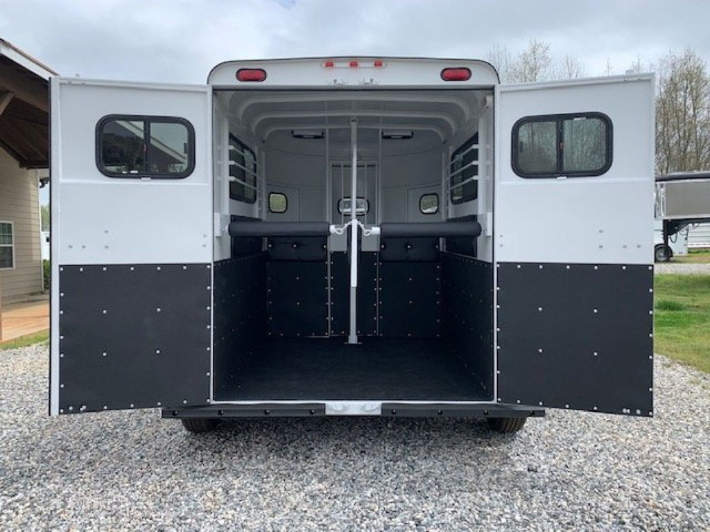 2023 Bee 2 horse straight load bp