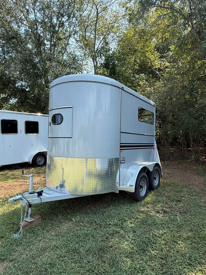 2025 Bee wrangler 2 horse straight load bp