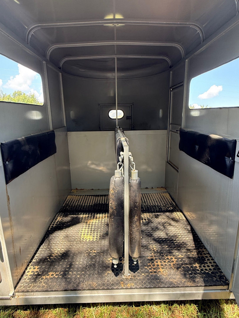 2025 Bee wrangler 2 horse straight load bp