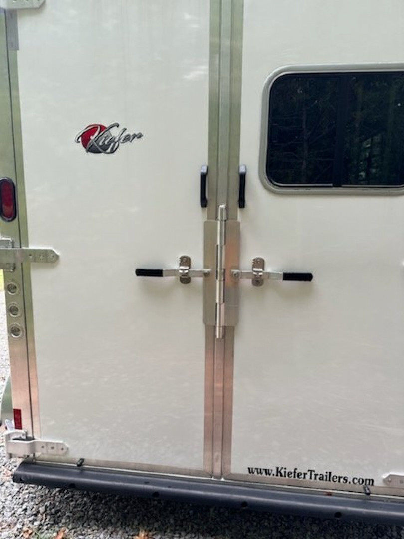 2026 Kiefer Built kruiser 2 horse slant load bumper pull