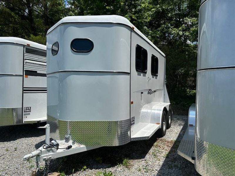 2026 Bee chief 2 horse fully enclosed bumper pull