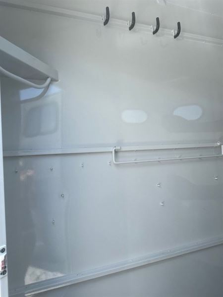 2026 Bee chief 2 horse fully enclosed bumper pull