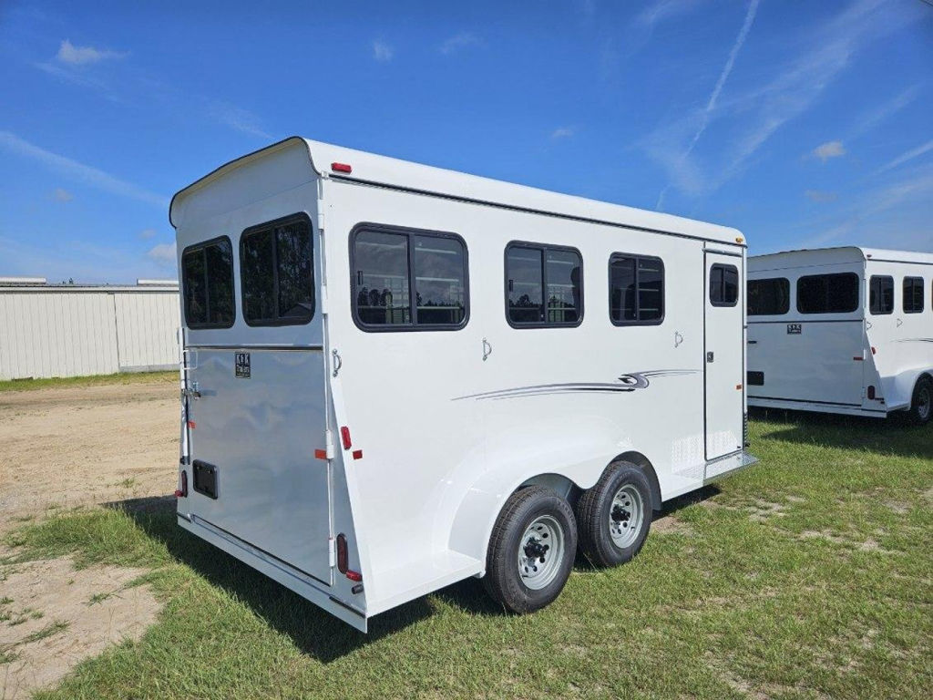 2026 Bee chief 3 horse fully enclosed bumper pull