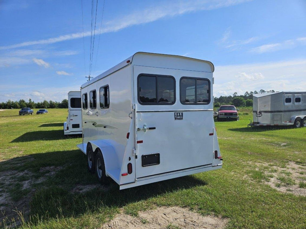 2026 Bee chief 3 horse fully enclosed bumper pull