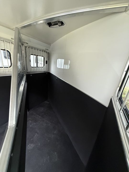 Trailer Photo 11