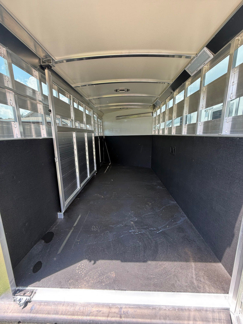 Trailer Photo 19