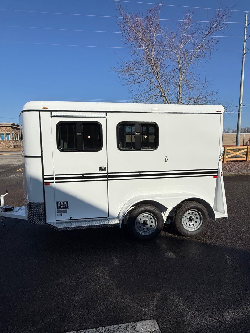 2026 Bee 2 horse slant load bp w/drops & escape door