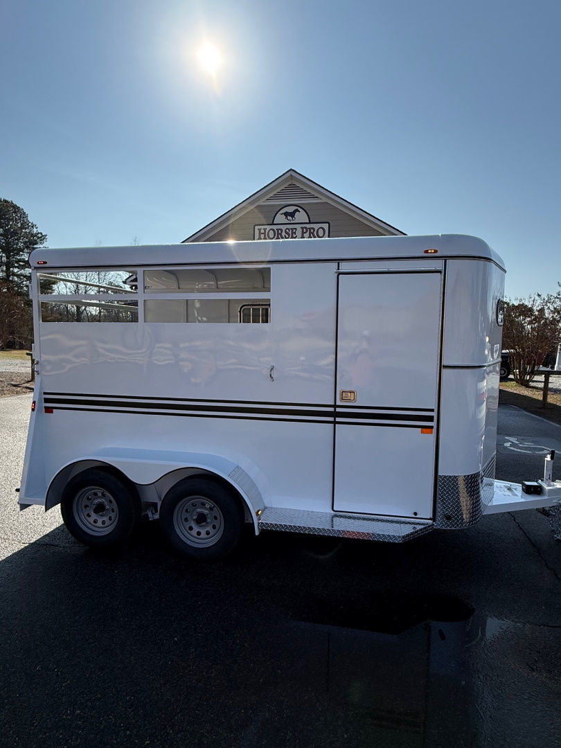 2026 Bee 2 horse slant load bp w/drops & escape door