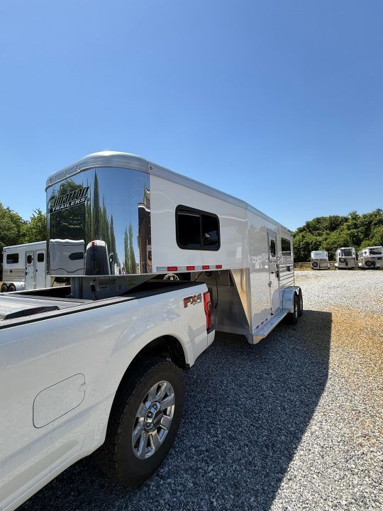 2025 Cimarron norstar 2 horse straightload gooseneck w/werm