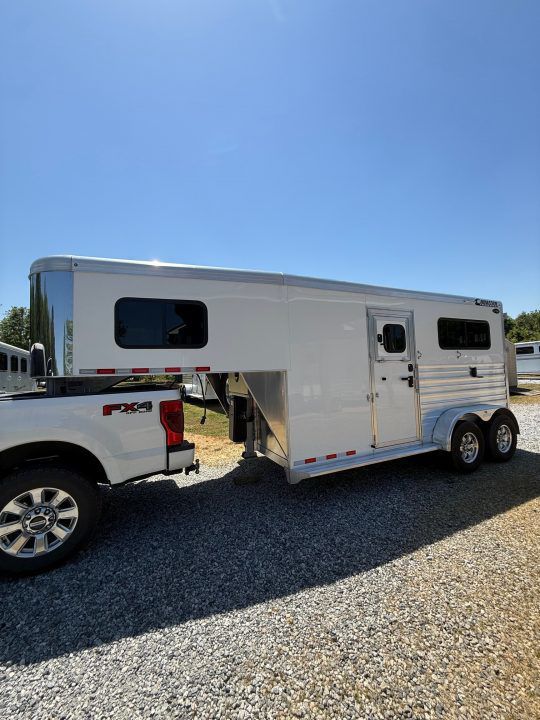 2025 Cimarron norstar 2 horse straightload gooseneck w/werm