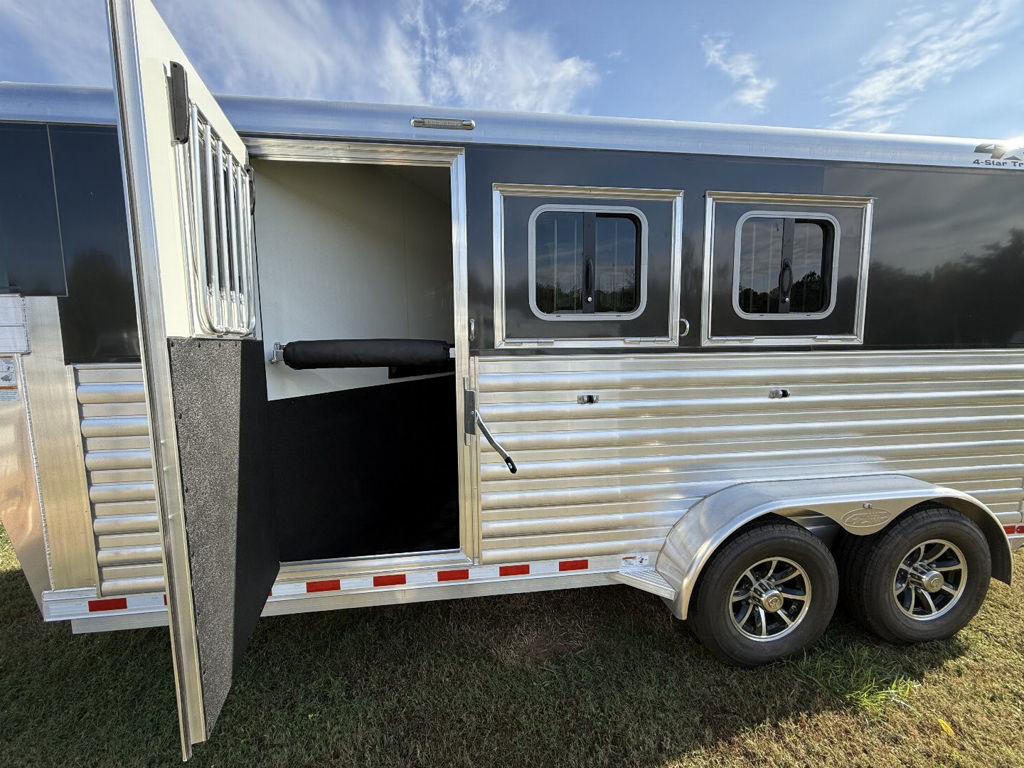 2027 4-star 3 horse slant gooseneck 7'6 tall