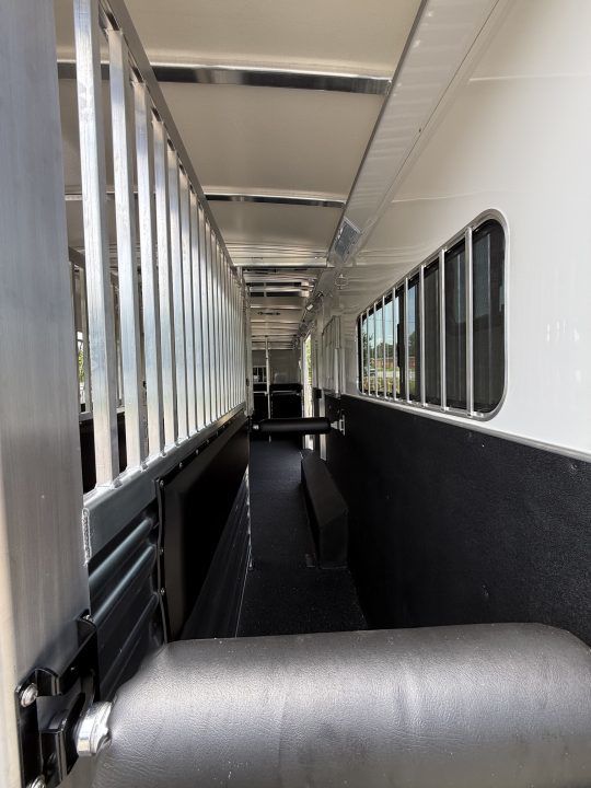 Trailer Photo 19