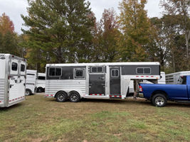 2027 2 horse 4-Star Trailers Straight Load 2 Horse Side Ramp Gooseneck 6'10" wi