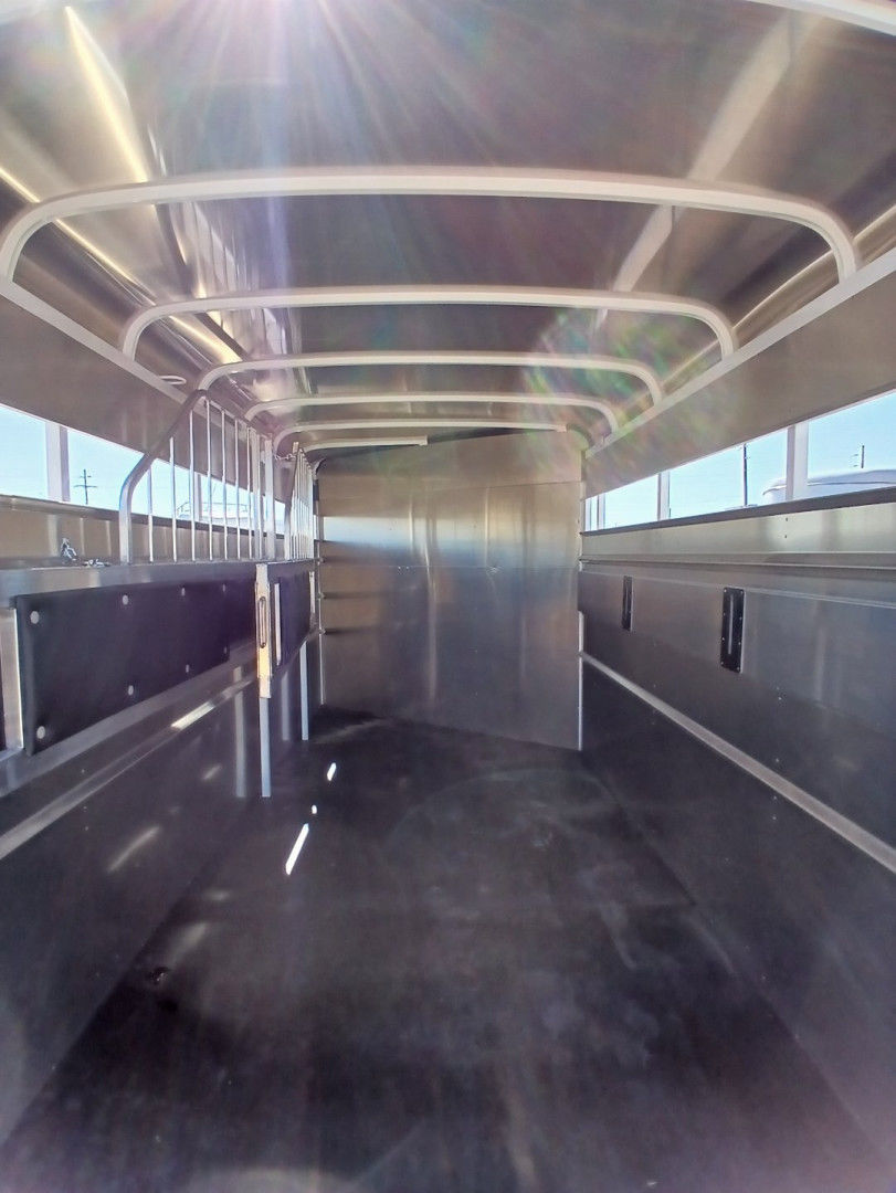 Trailer Photo 11