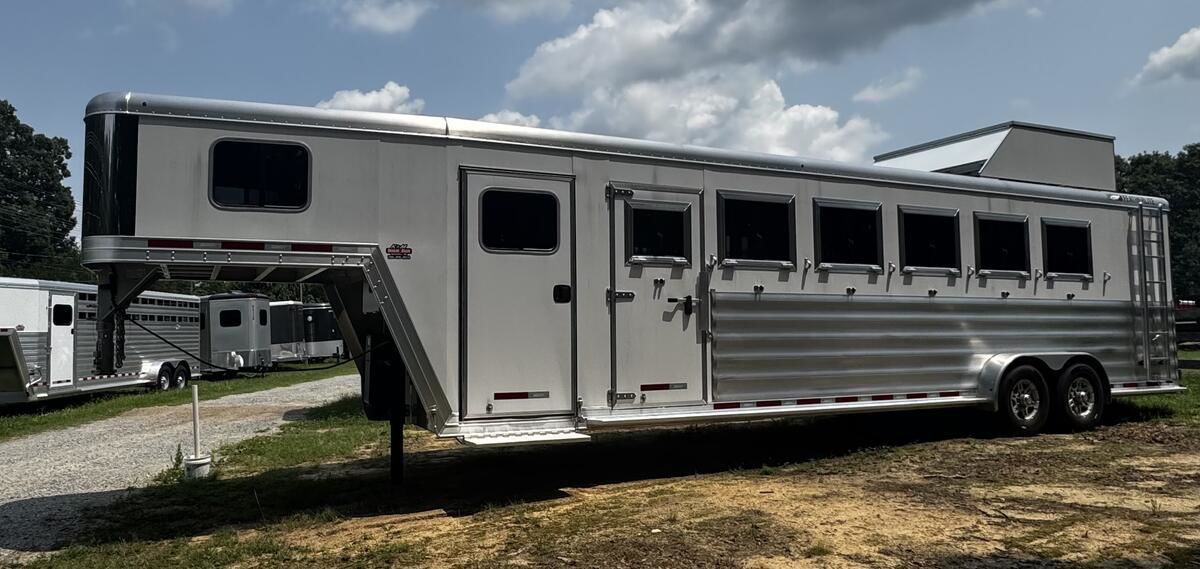 2026 featherlitetrailers 6 Horse 9600-7650
