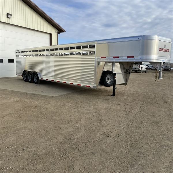2024 Sooner sr7632 livestock trailer 32 ft w/3 compartments