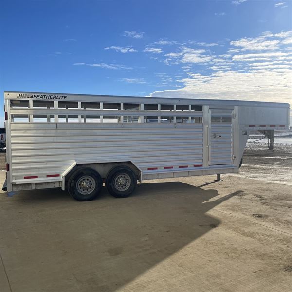 2012 Featherlite 20' livestock trailer - two compartments