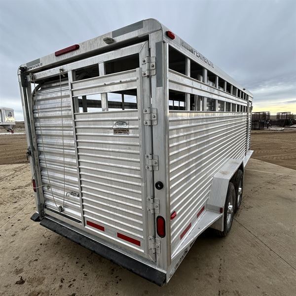 2007 Featherlite 20' livestock trailer - two compartments