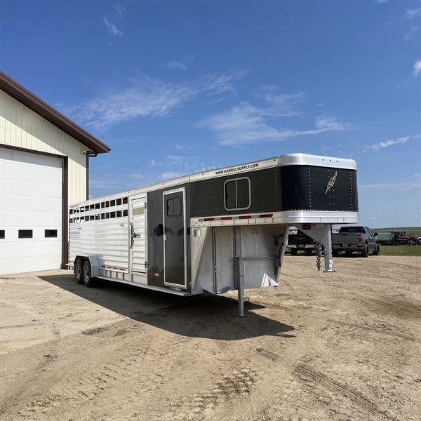 2014 Featherlite 28' stock combo w/ 2 compartments