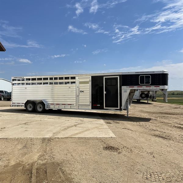 2014 Featherlite 28' stock combo w/ 2 compartments