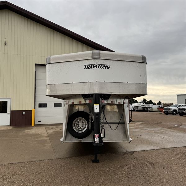 2005 Travalong 24' livestock trailer - 3 compartments