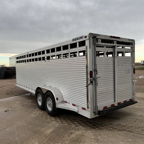 2005 Travalong 24' livestock trailer - 3 compartments