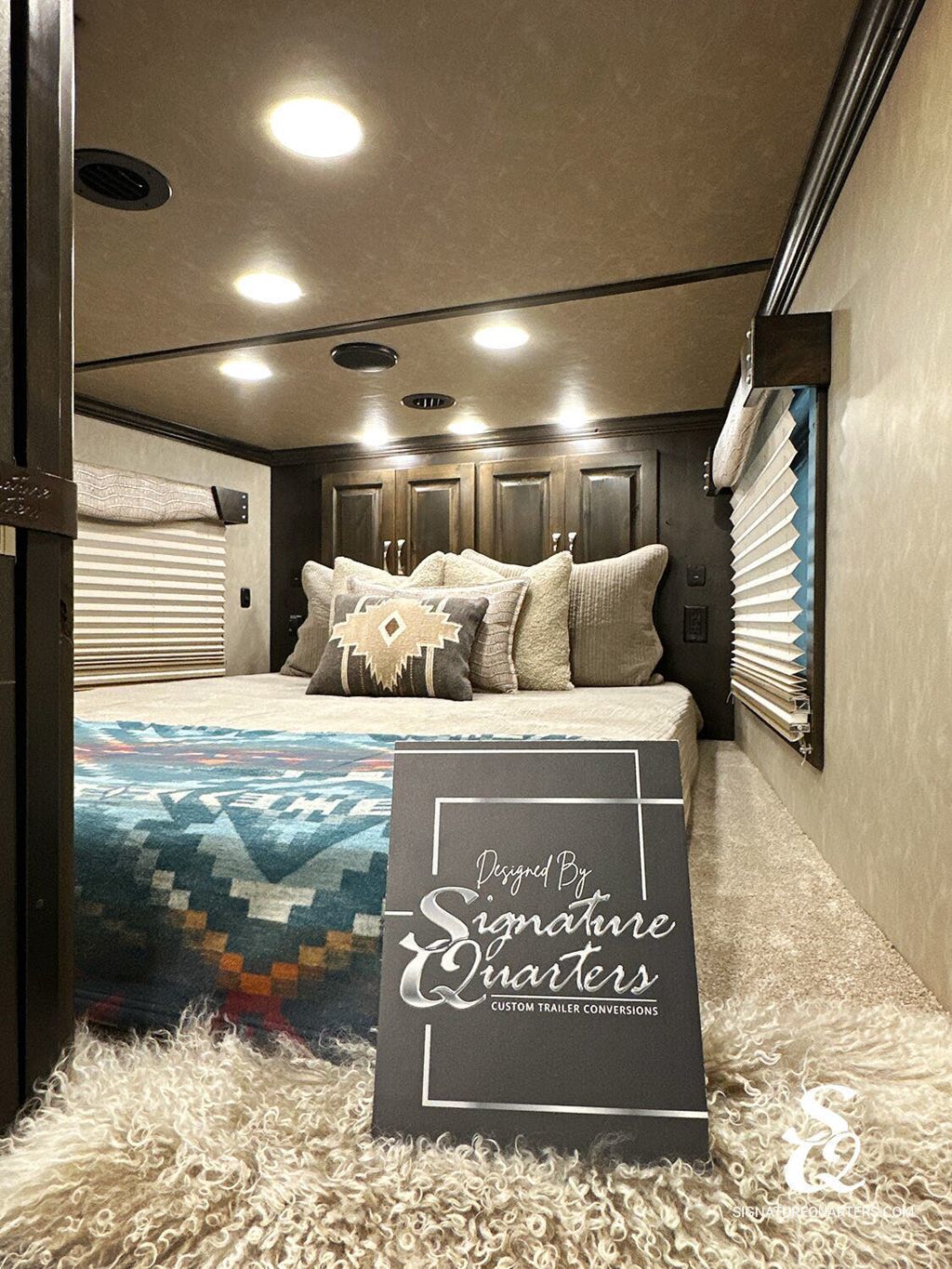 2025 Cimarron 4h side load - signature quarters interior