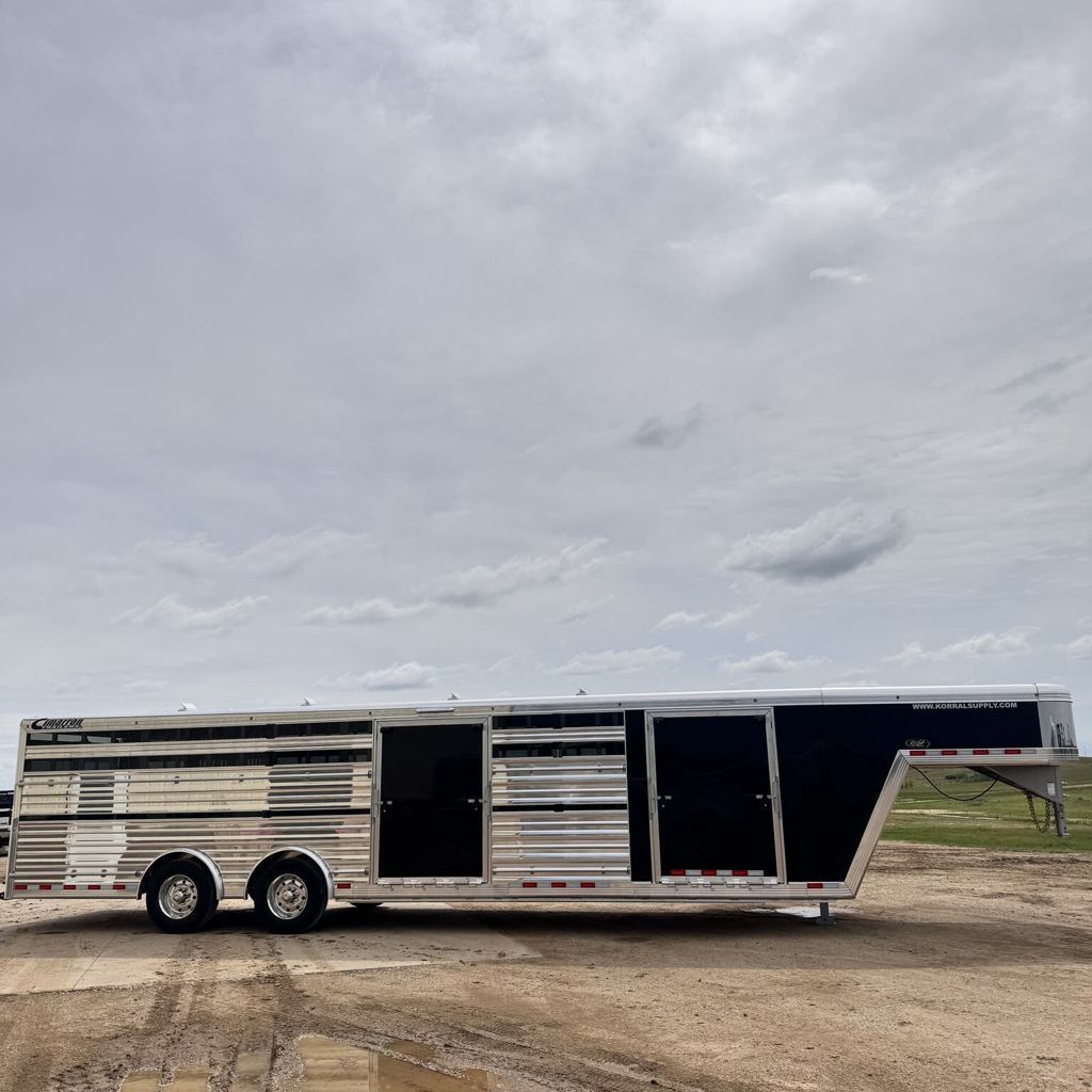 2026 Cimarron 30' show cattle trailer - floating gates - 3 comp