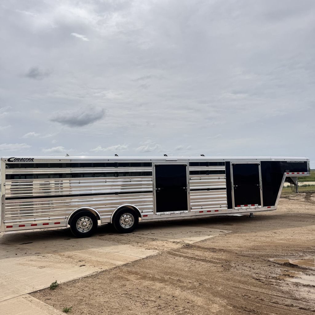 2026 Cimarron 30' show cattle trailer - floating gates - 3 comp