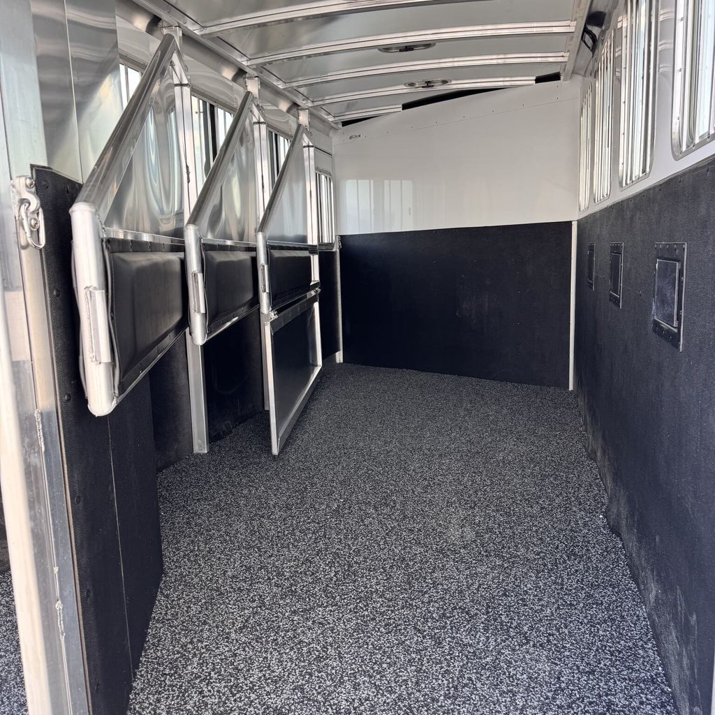 Trailer Photo 19