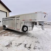 2004 Stock horse Featherlite 24' Livestock Trailer w/ Three Compartments
