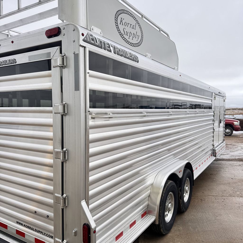 2026 Elite 28' stock combo - trainer tack - 3 compartments