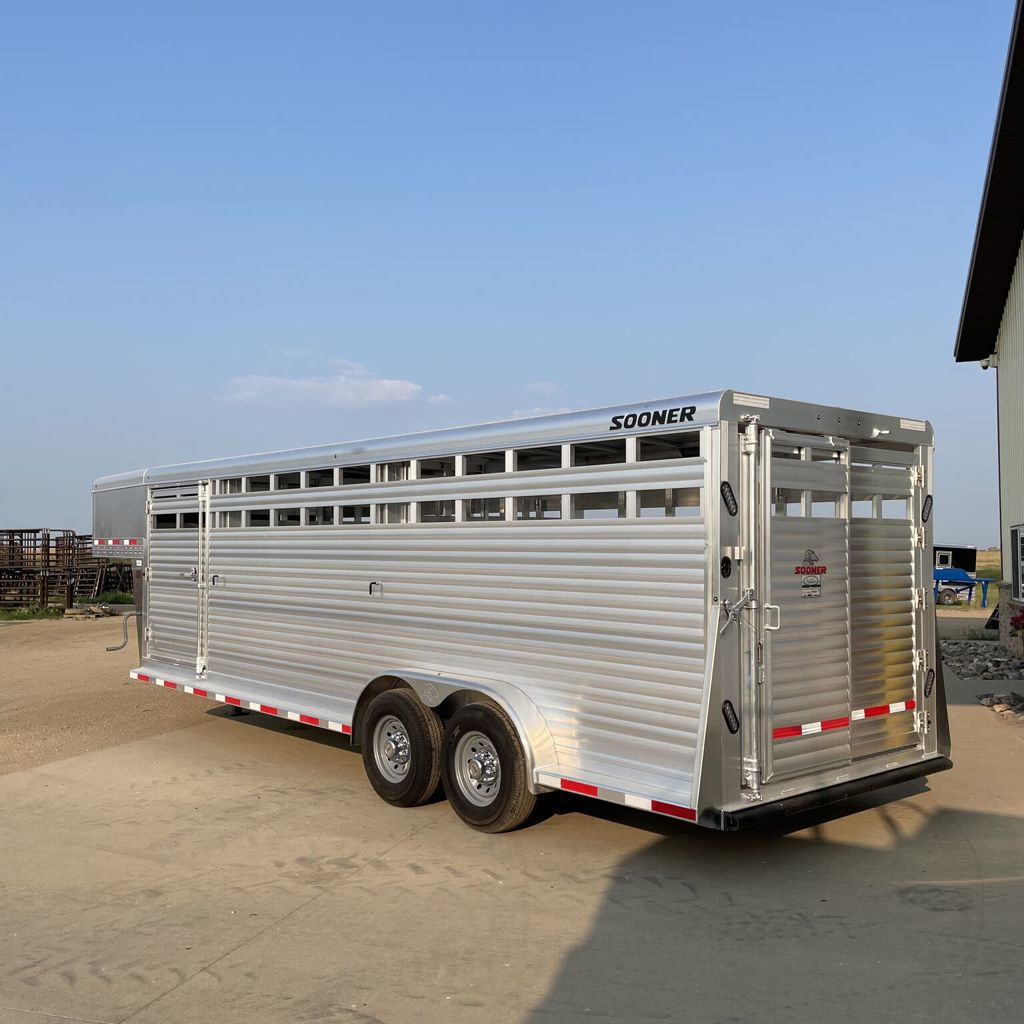 2026 Sooner sr7024 livestock trailer 24ft w/3 compartments