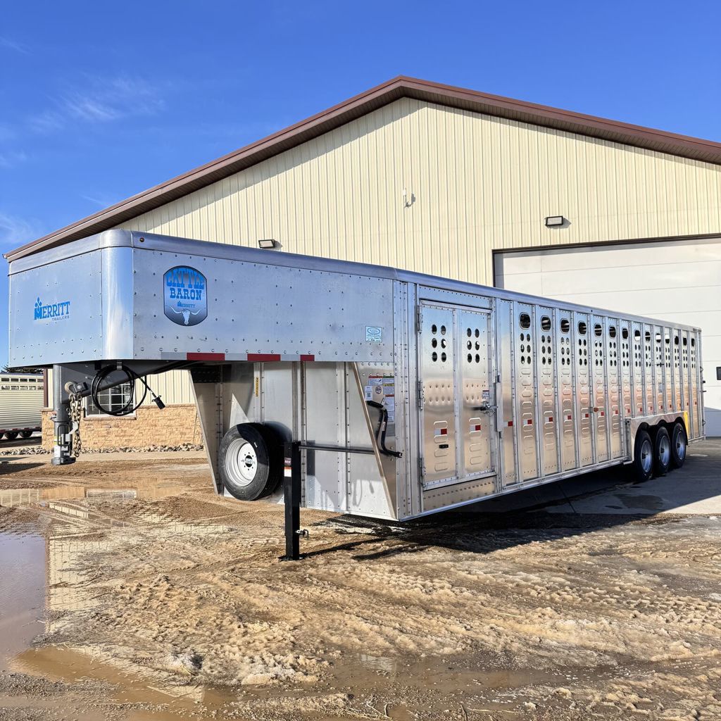 2026 Merritt 32ft livestock trailer w/ floating gate - 3 comp.