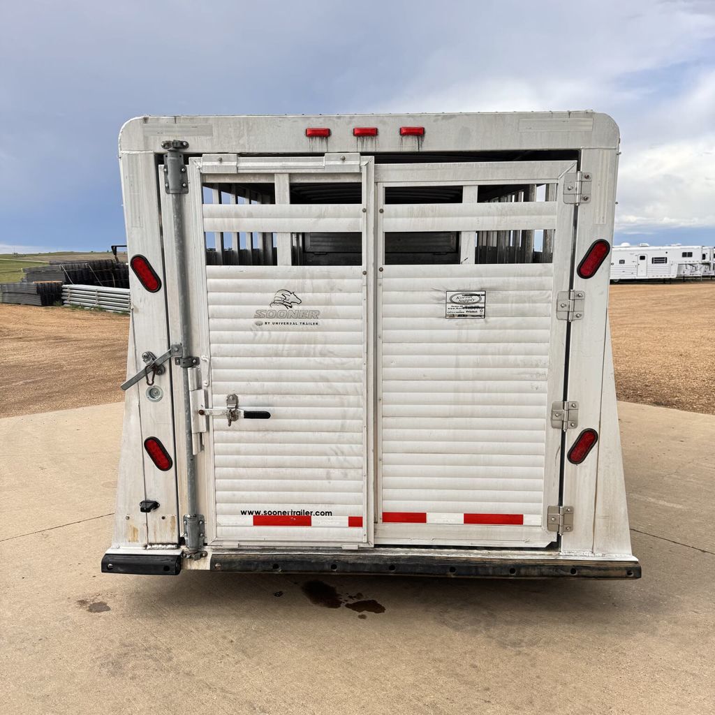 2011 Sooner sr7020 livestock trailer w/ 2 compartments