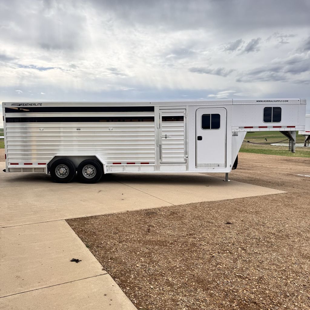 2016 Featherlite 24' stock combo - 2 compartments