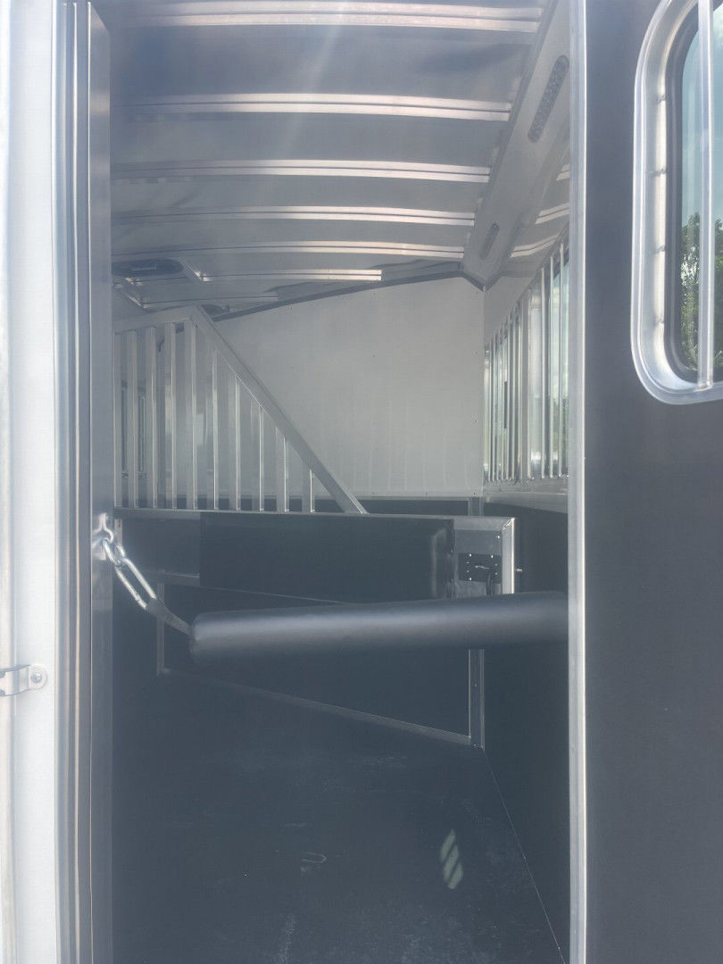 Trailer Photo 8