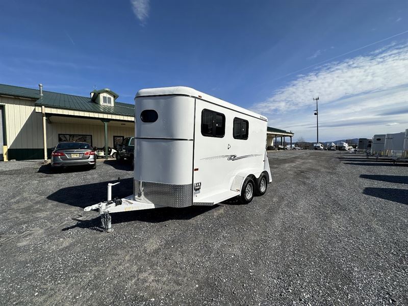2025 Bee 2 horse chief slant load