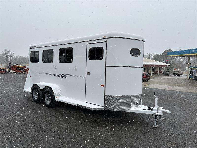 2025 Bee 3 horse chief slant load
