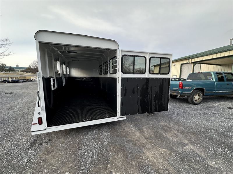 2025 Bee 3 horse chief slant load