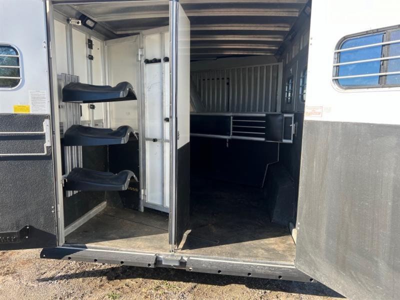 2000 Sundowner sierra 3h 8012 lq w/4' slant wall mid tack