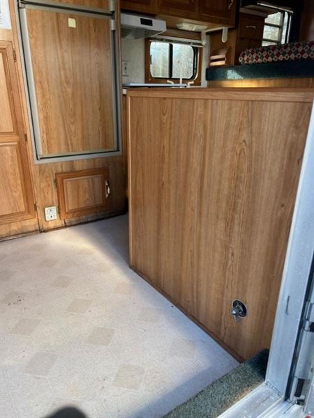 2000 Sundowner sierra 3h 8012 lq w/4' slant wall mid tack