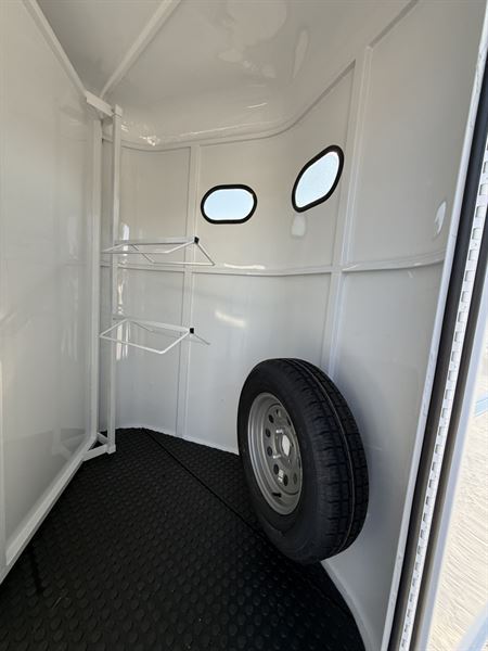 2026 Bee 2 horse durango slant load
