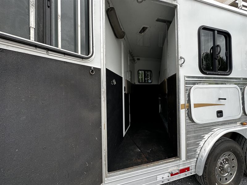 Trailer Photo 10