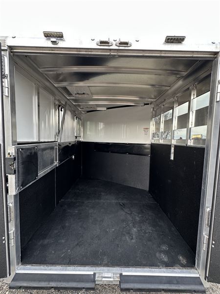 Trailer Photo 12