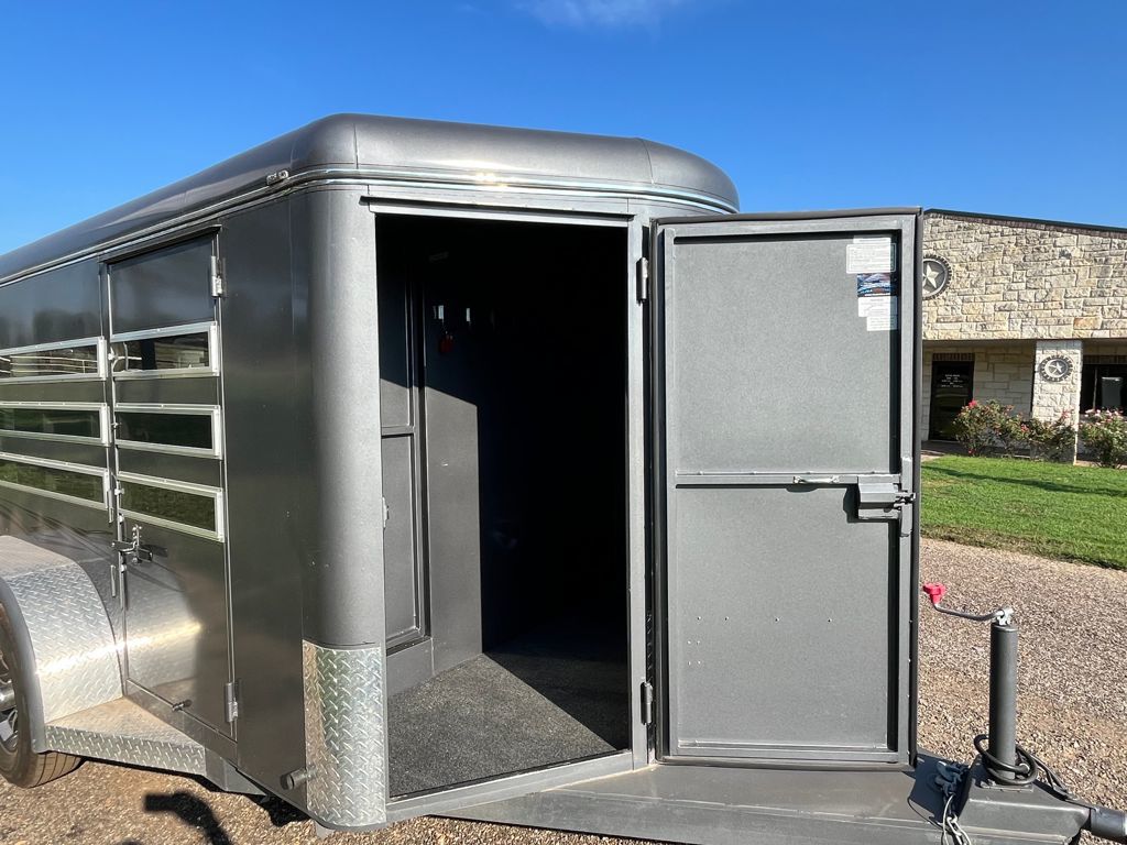 2024 Jackson 6 pen low pro show trailer