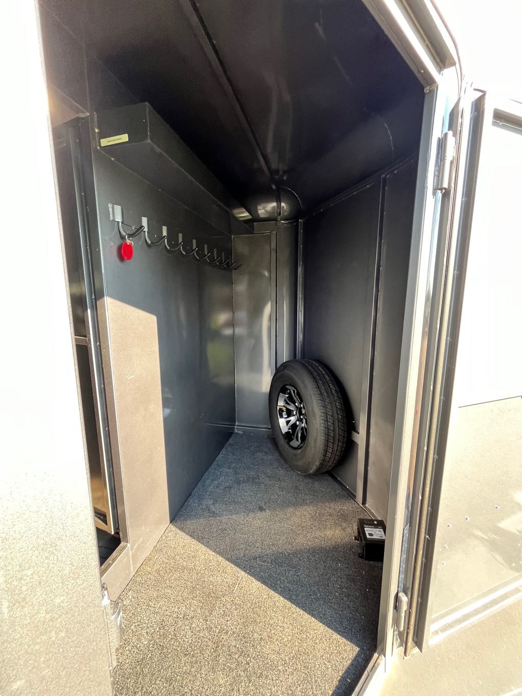 2024 Jackson 6 pen low pro show trailer