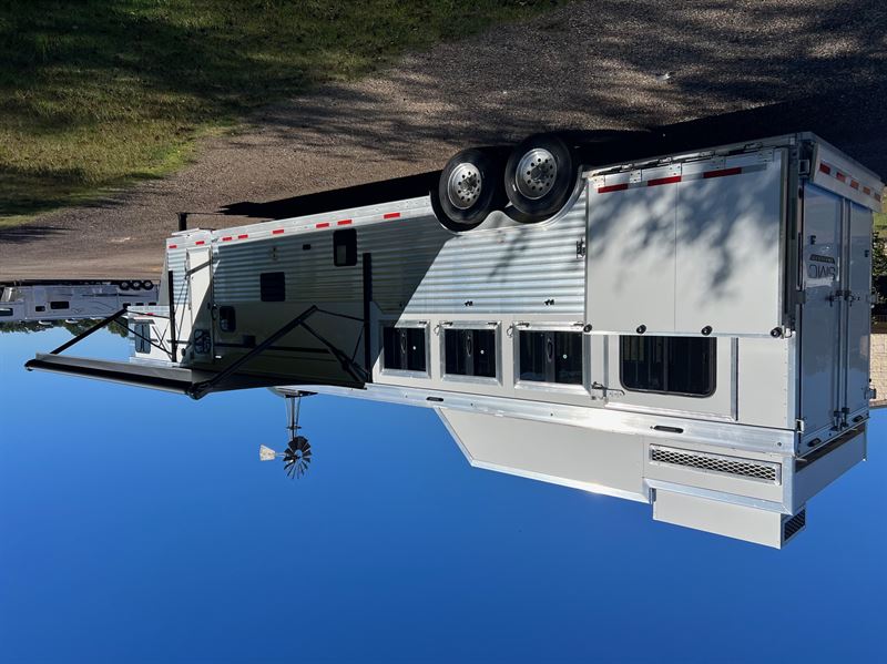 2025 smc 4 horse side load with 13' lq and slide