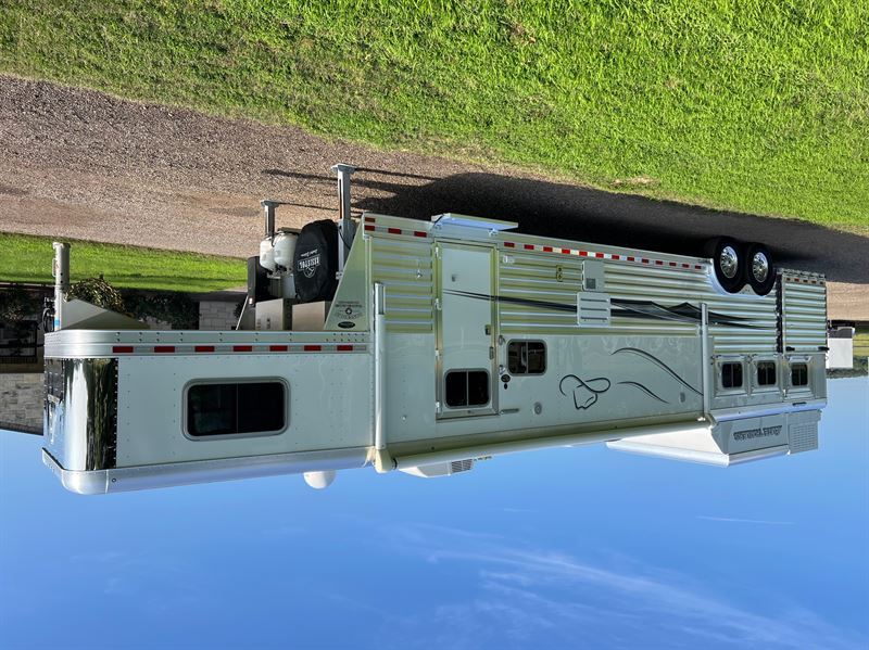 2023 Elite 3 horse 15'6'' living quarter by trail boss